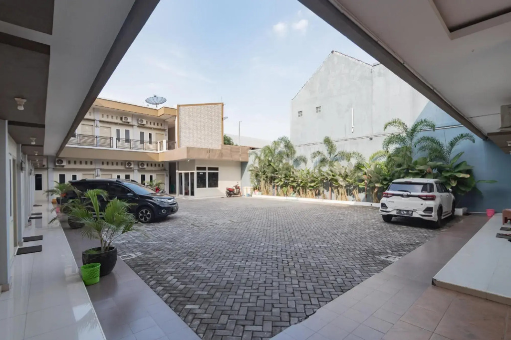 RedDoorz Plus Syariah @ Tuparev Cirebon 3