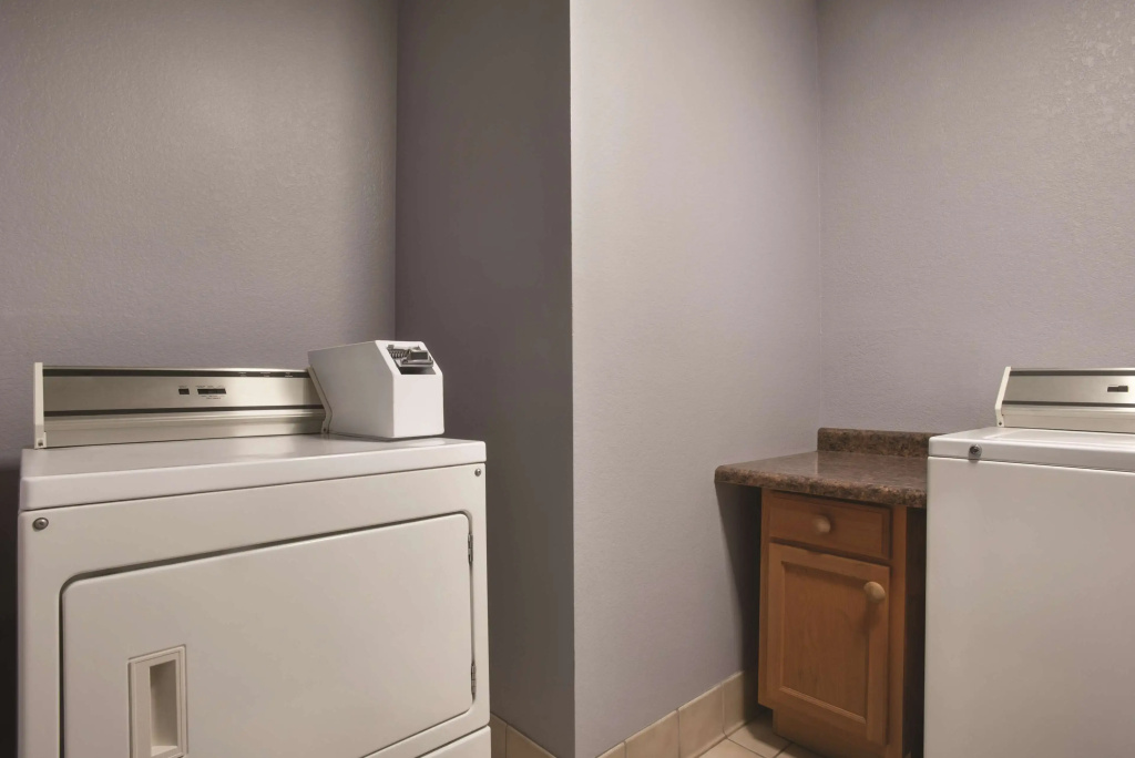 Country Inn & Suites by Radisson, Cottage Grove, MN