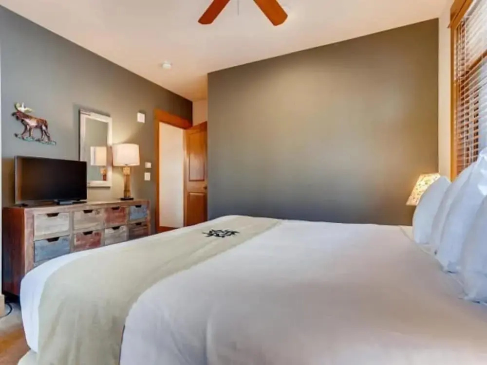 Premier 4 Bedroom Ski in, Ski out Lone Eagle Condo With the Best Access to Skiing in Keystone