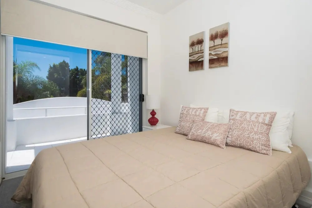 Edgewater on Chevron Waterfront 5 Bedroom Deluxe House Central Surfers