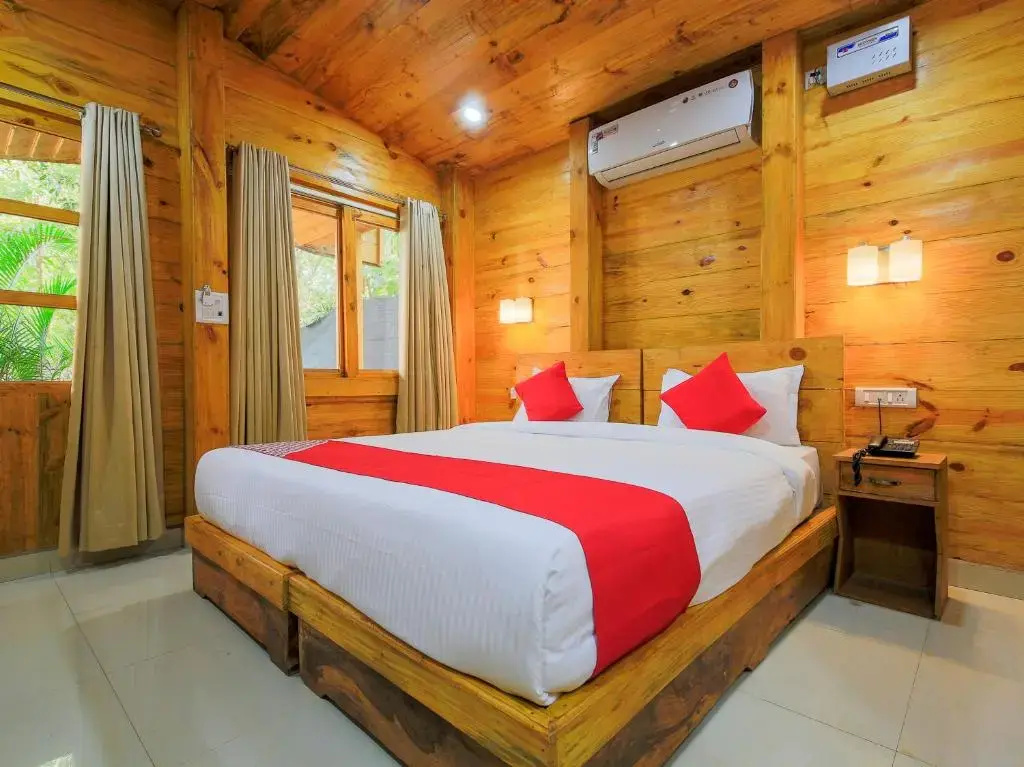Brushwood Villa- Cottages and Bar