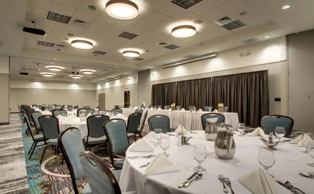 Holiday Inn & Suites Peoria at Grand Prairie by IHG