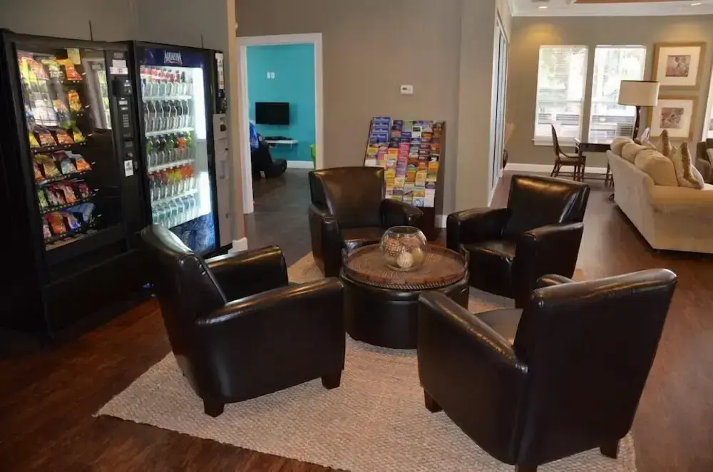 Lucaya 3 Bedroom 2 Bath Townhome With Sophisticated Kitchen