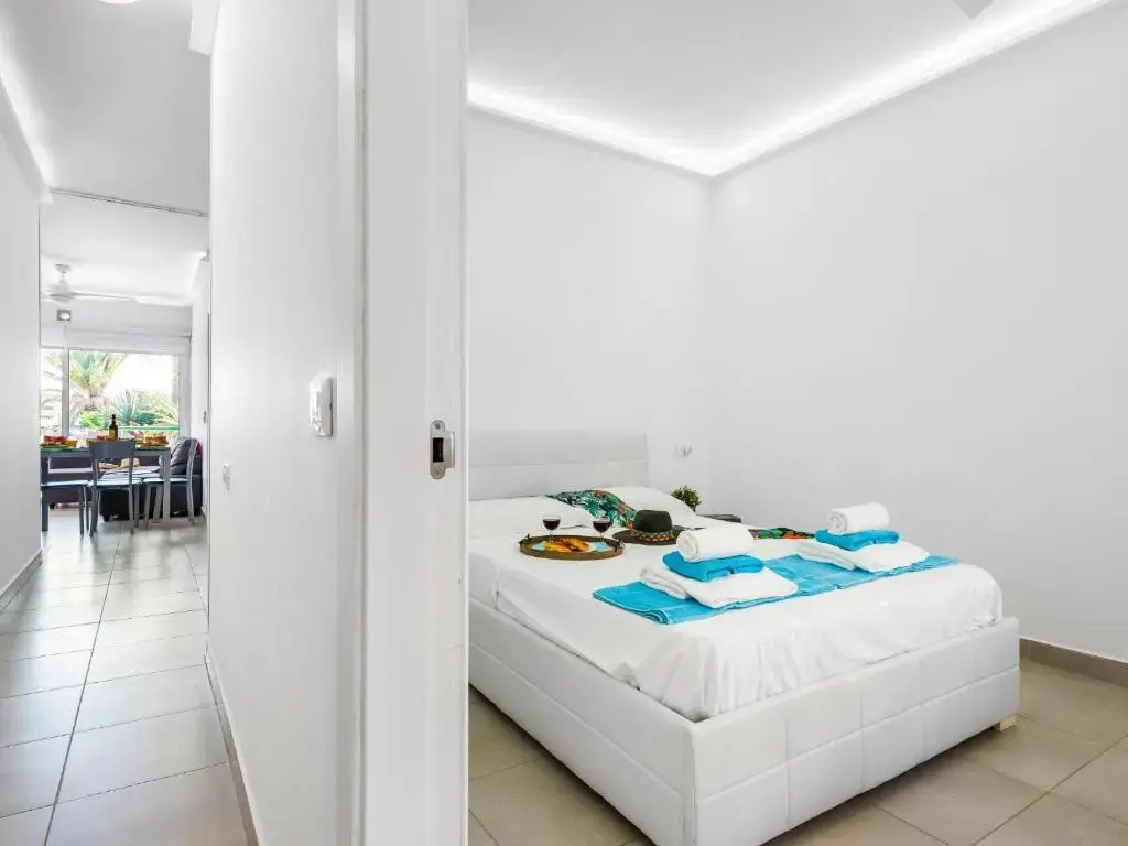 1012 Los Cristianos front row sea, pool free WiFi