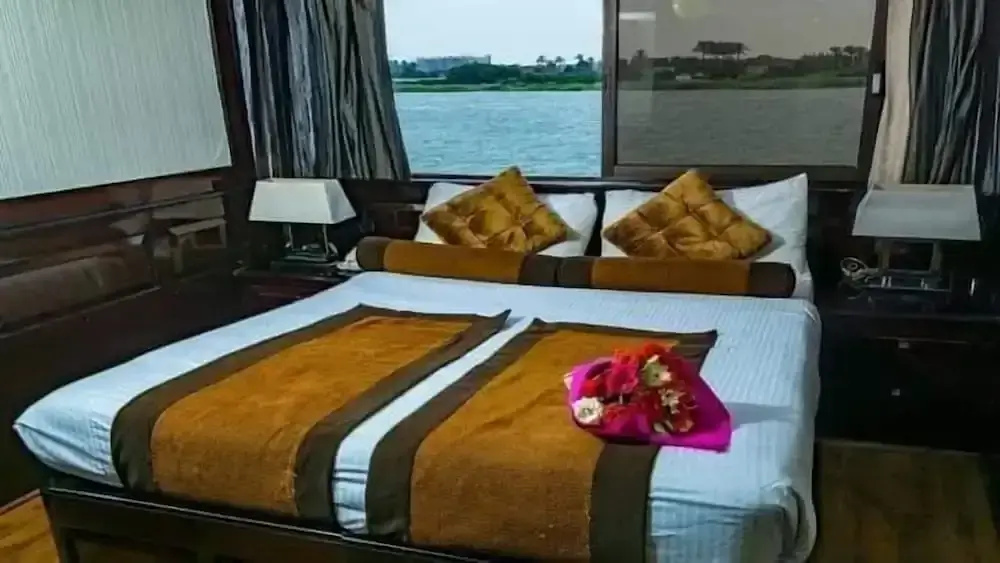 مركب ريفر River Boat