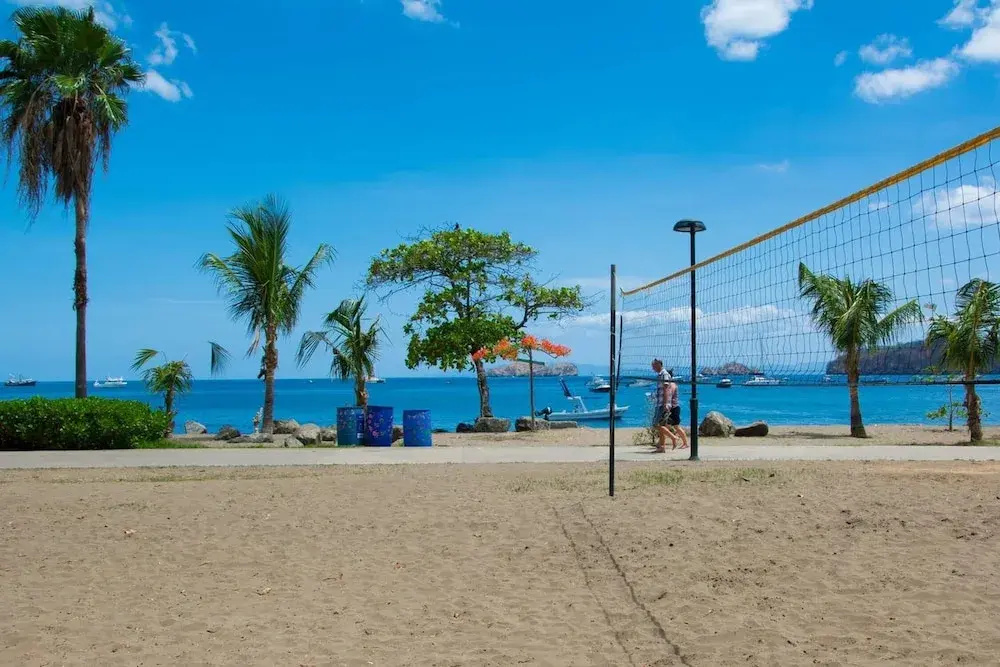 Bromelia 6 - 2 BR Condo Just 2 Blocks From Beach and Town