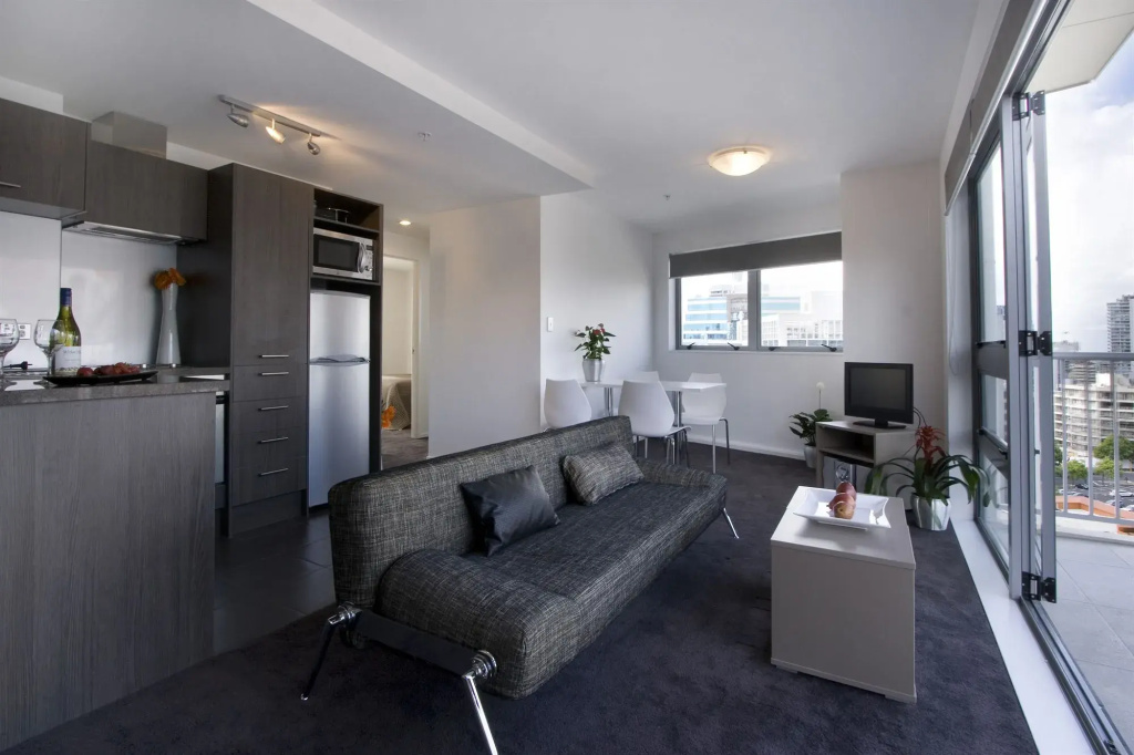 Bianco Off Queen Apartments