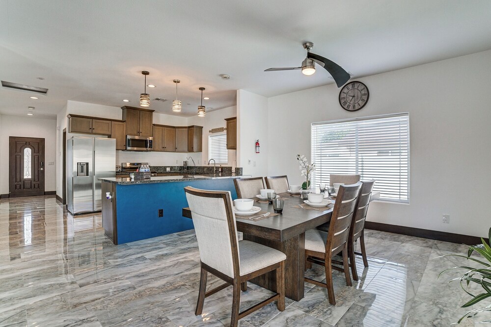 Fully Updated! Prime Riverside Spot Near Dtwn