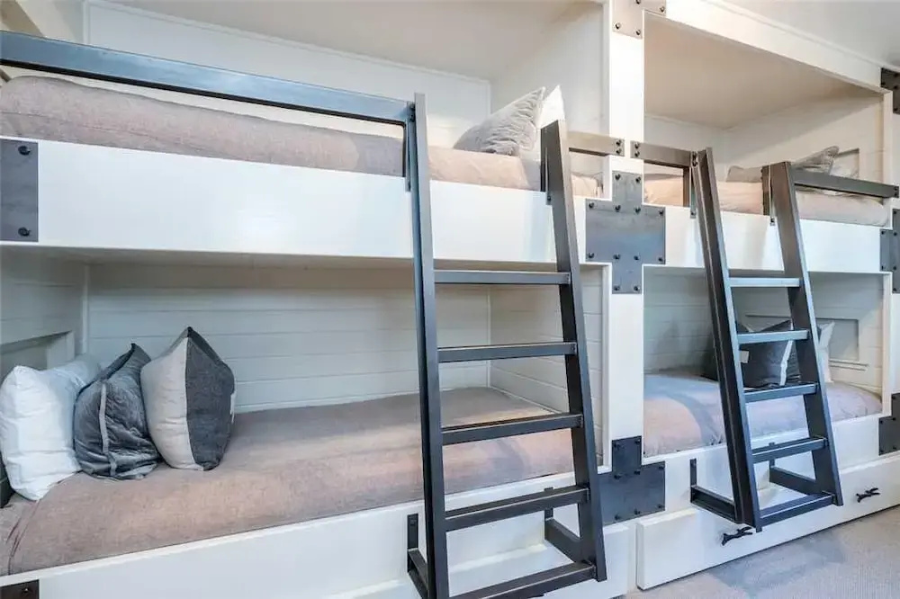 Slopeside Lodge