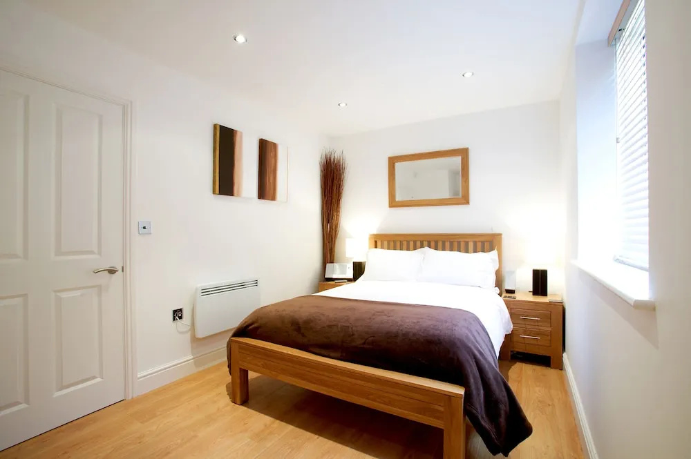 The Old Library - Modern Apartment near the Train Station and Racecourse