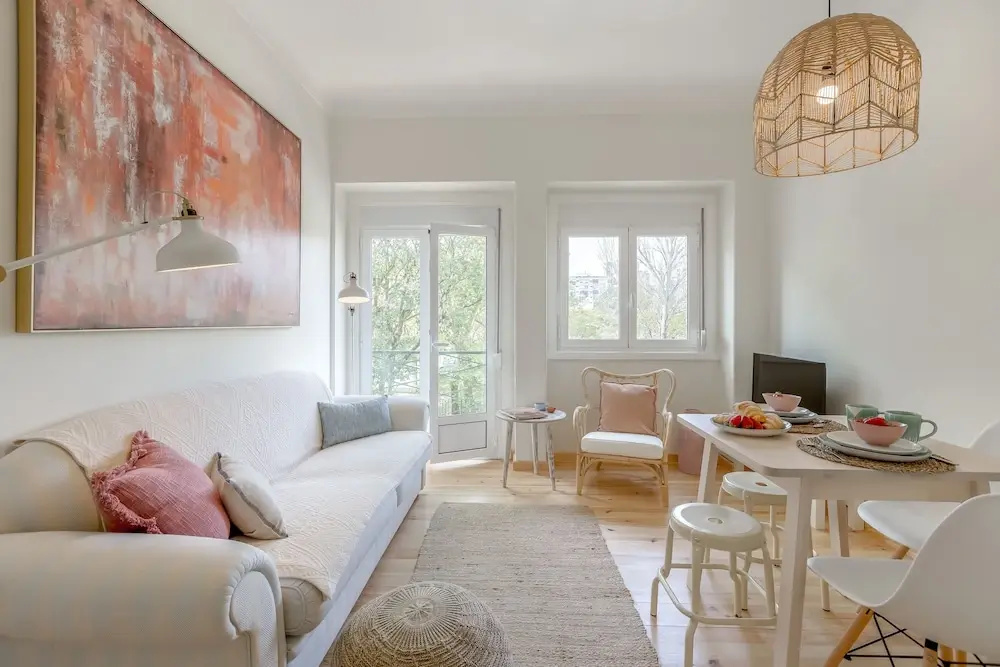 Sunny, Bright and Quiet Apartment, By TimeCooler