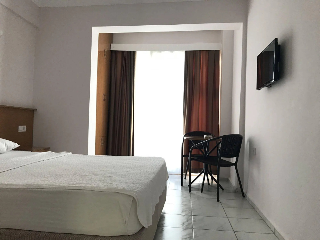 Cam Hotel