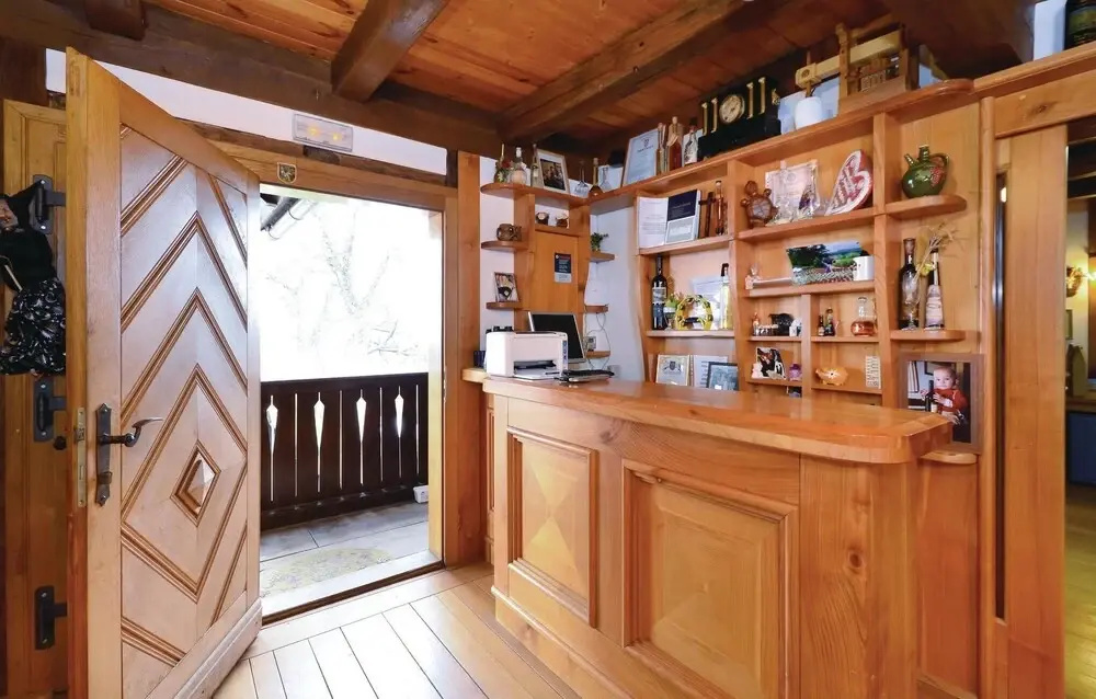 Six-Bedroom Holiday Home In Jastrebarsko