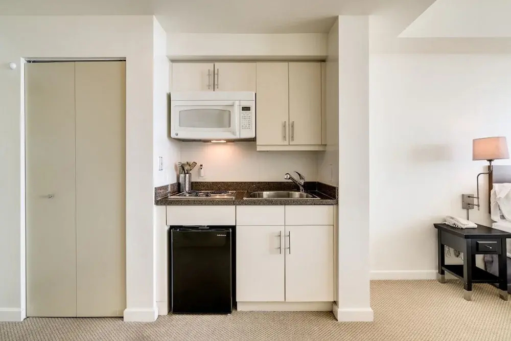 Million Dollar Ocean View Luxury Studio w/ Balcony + FREE PARKING