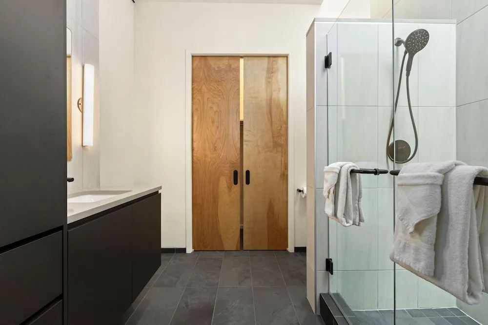 New! Modern Scandinavian Loft in Old Town Square
