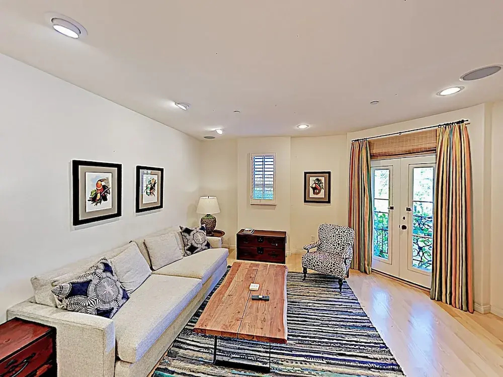 217 Santa Barbara St Duplex 2 Bedrooms 2 Bathrooms Duplex