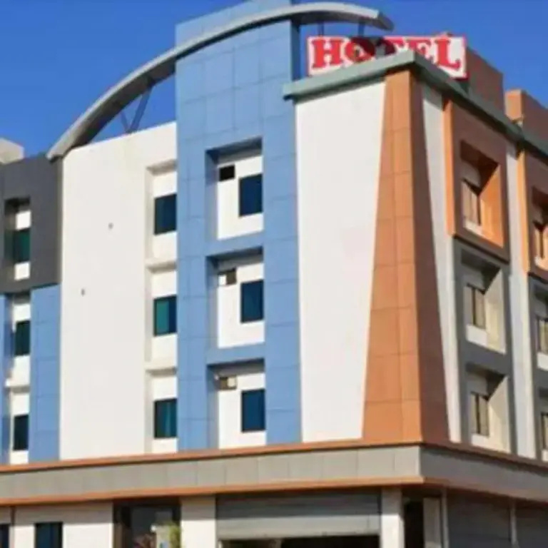 Royal Paras Hotel