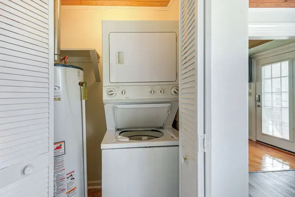 Walk to Ocean: Pearl Cottage in Atlantic Beach