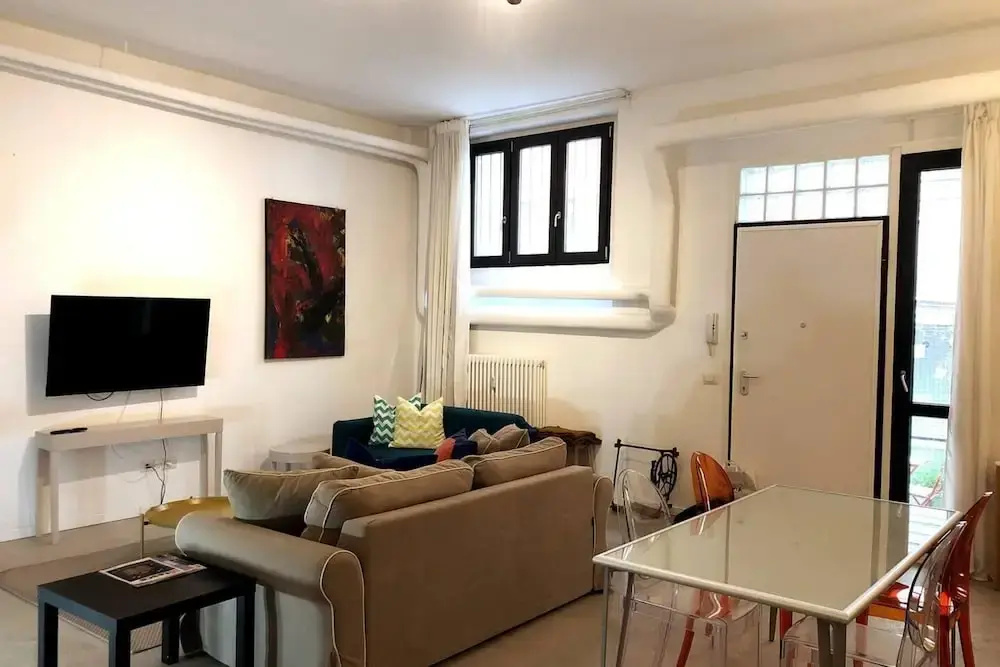 Inviting 2-bed Apartment in Milano