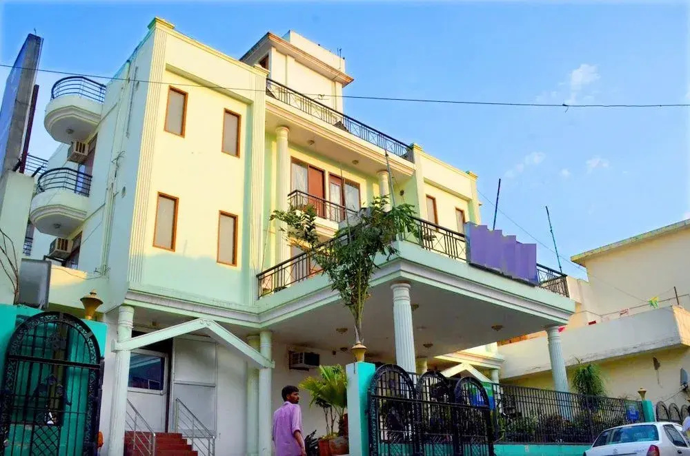 OYO Flagship 3071 Hotel Kamesh Hut