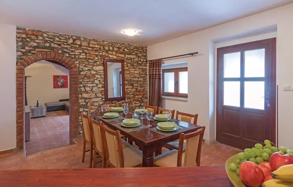4 Bedroom Cozy Home In Liznjan