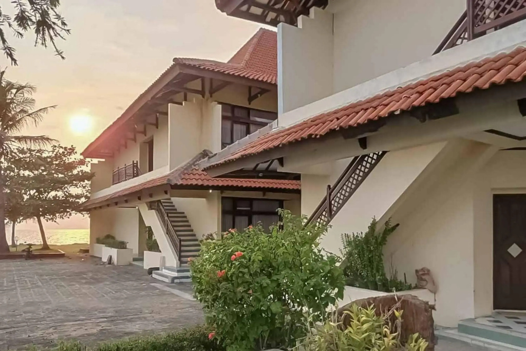 RedDoorz Plus near Tugu Mercusuar Anyer
