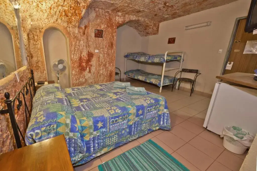 Radeka Downunder Underground Motel