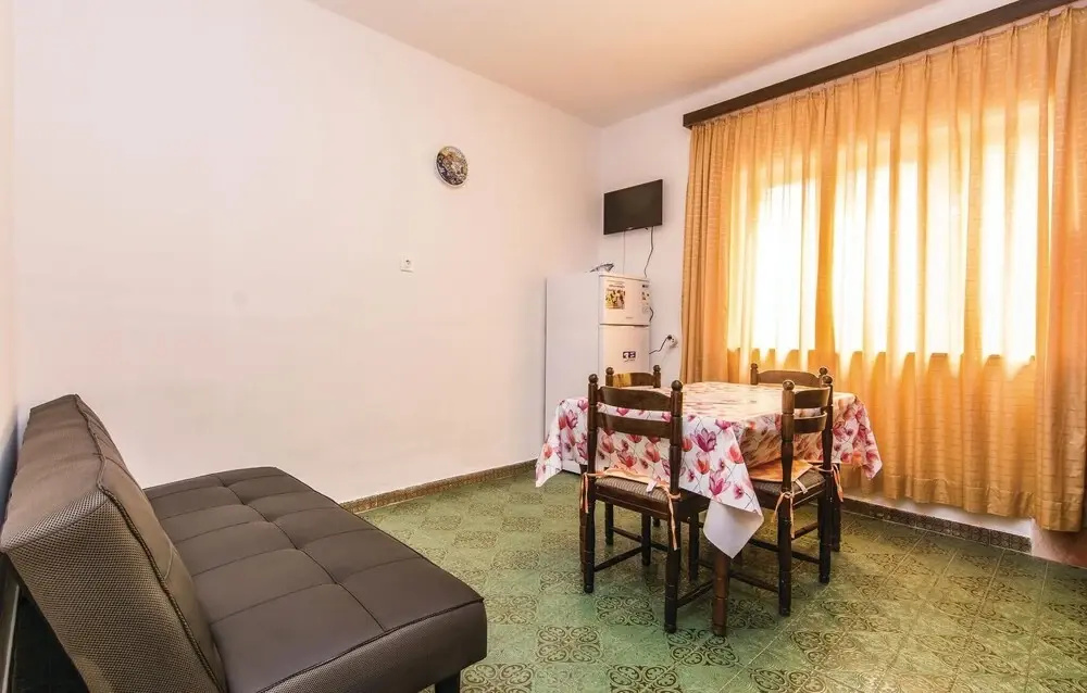 Stunning Apartment in Starigrad With 4 Bedrooms