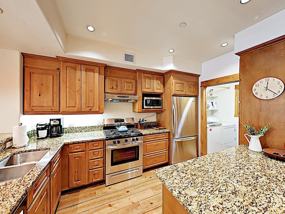 Downtown Gem 2br/2.5ba Overlooking The Yampa River 2 Bedroom Condo