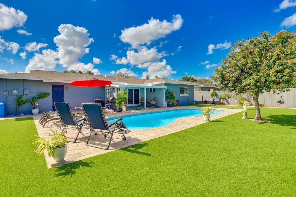 Bradenton Paradise: Pool, Patio & Putting Green!