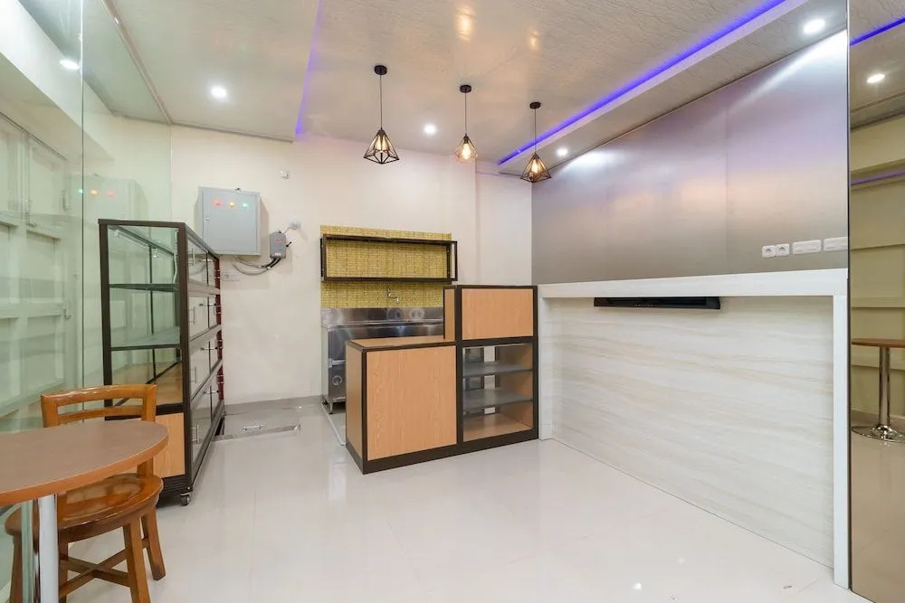 RedDoorz Plus near RS RK Charitas 2 Palembang