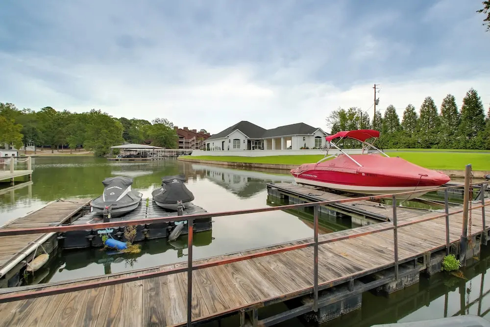 Lakefront Hot Springs Condo w/ Balcony & Fireplace