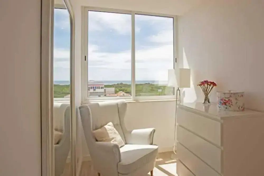 Magnificent 1 Bedroom Apartment With Views Over The Ocean