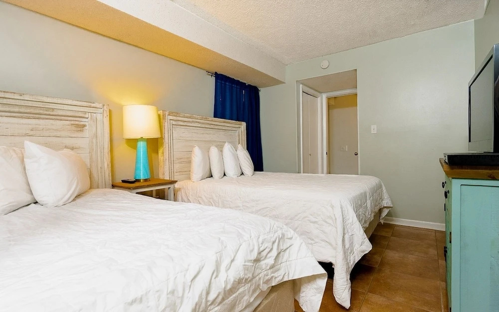 Island Winds East 107 2 Bedroom Condo by Redawning