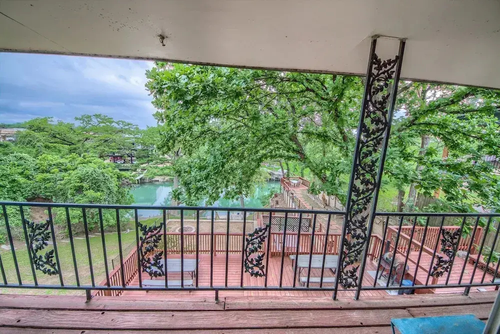Texas River Haus LD1683