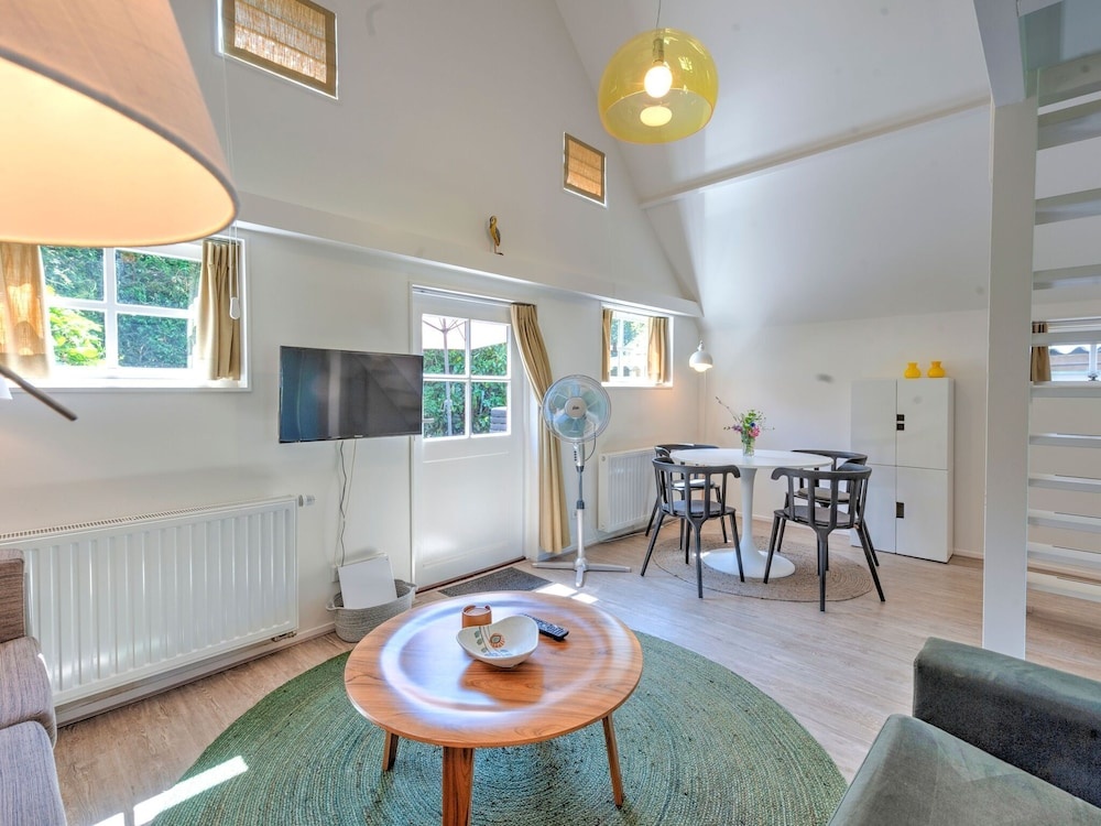 Modern Holiday Home in old Centre of Giethoorn With 2 Hours of Boat use