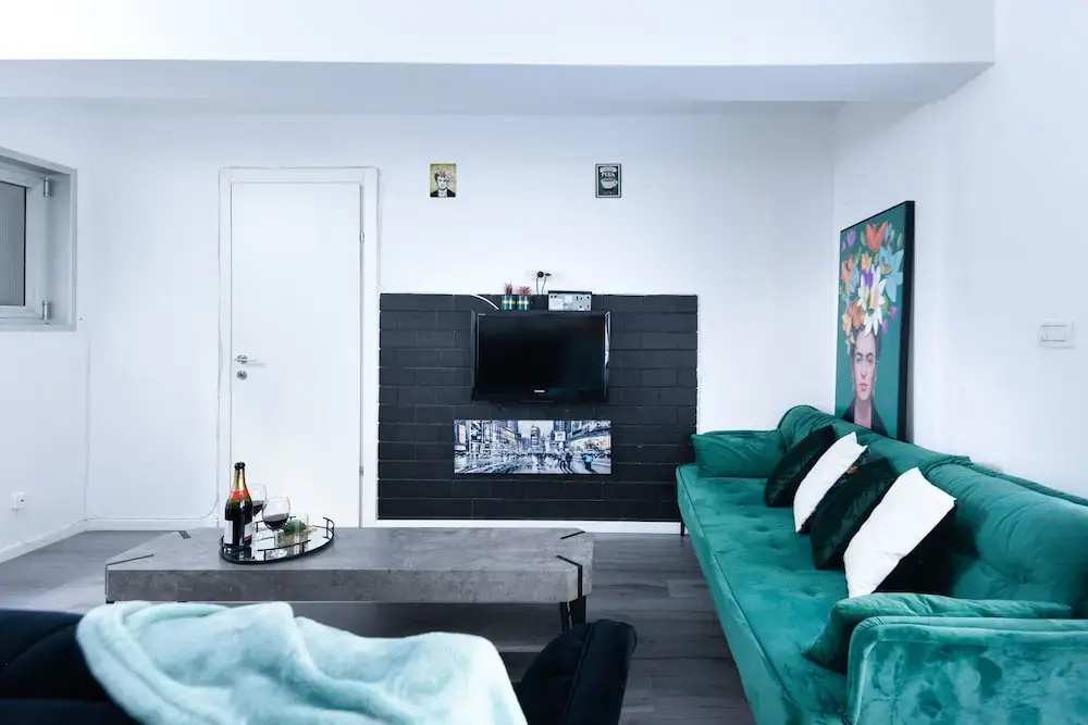Beautiful Interior with Private Outdoor