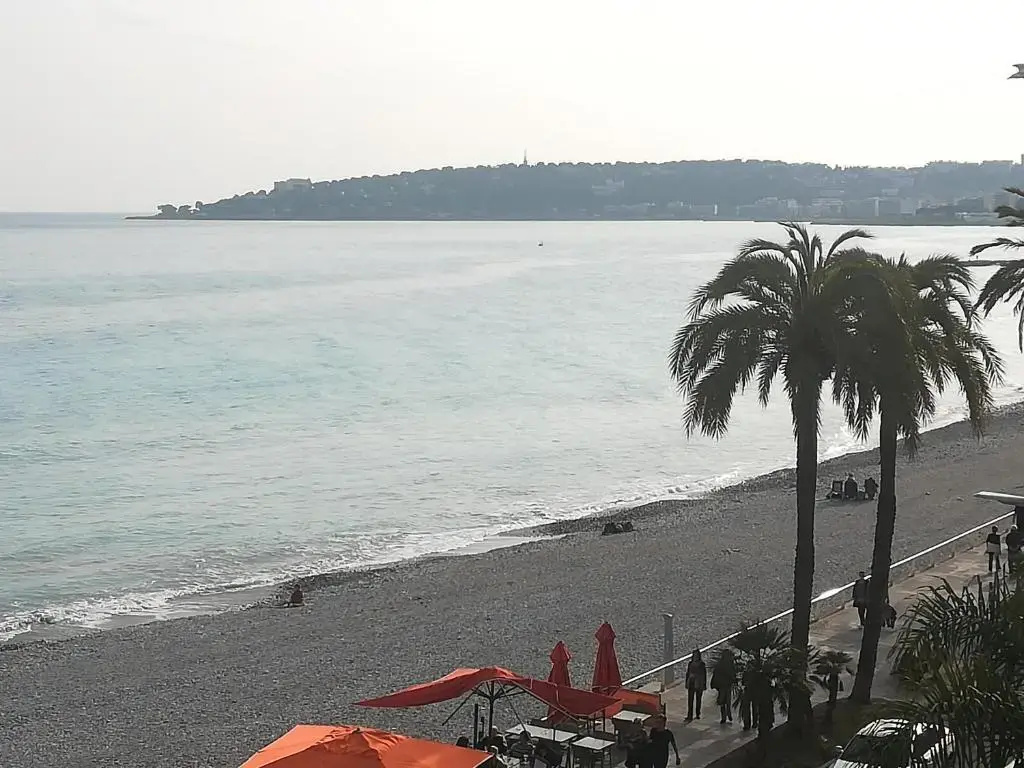 Villa Azzurra Apt Luxe, Front Mer, 4th floor of 5, Box, WiFi, TVSat, Climate