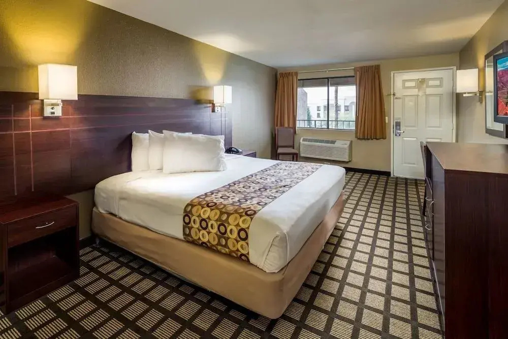 Travelers Inn - Phoenix