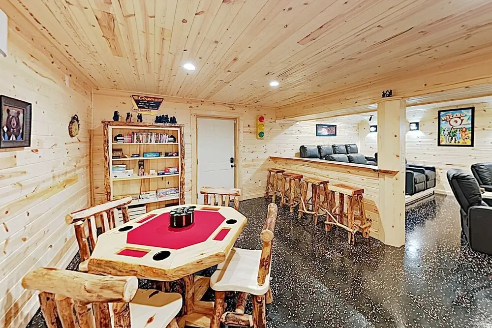New Listing! Luxe W/ Hot Tub & Cinema Room 5 Bedroom Cabin