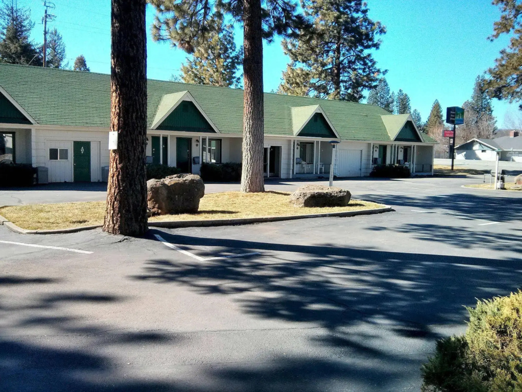 Green Gables Motel & Suites