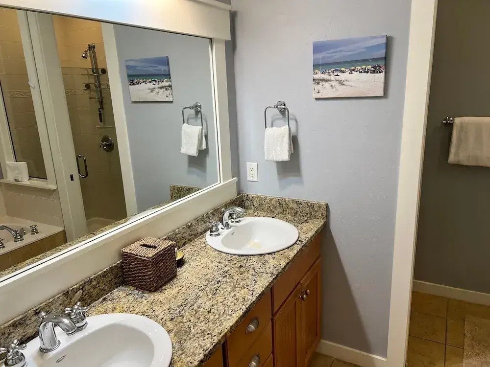 1380 Laurel Grove 3 Bedroom Home by RedAwning