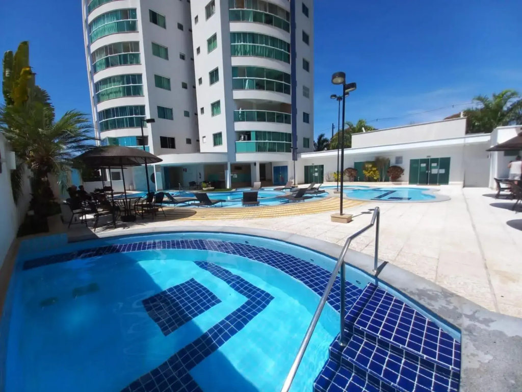 Apartamento com varanda gourmet e churrasqueira Caldas Nova