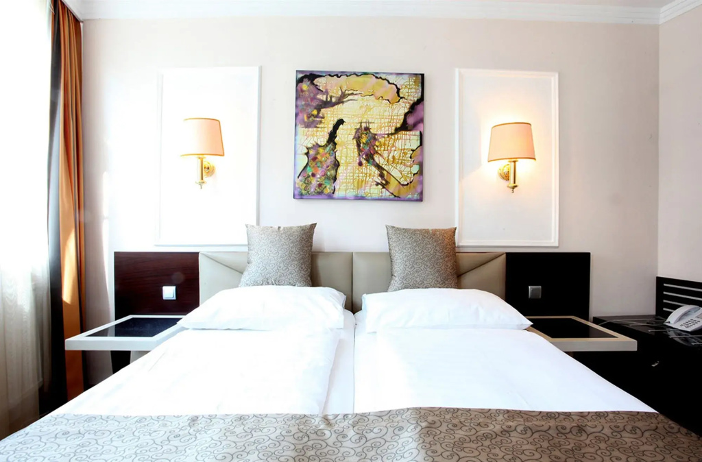 Hotel Attaché l contactless check-in
