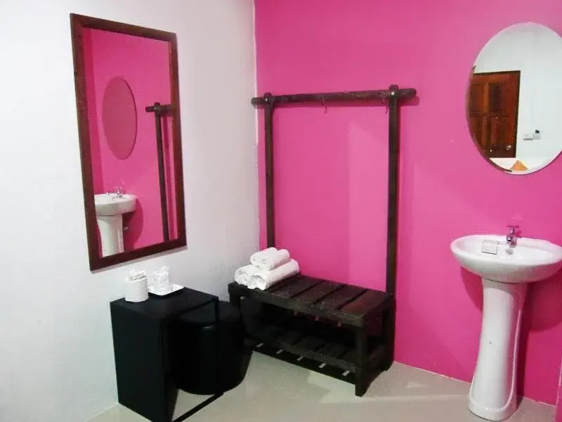 Lipe Corner Guesthouse