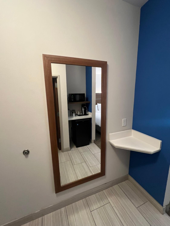Holiday Inn Express & Suites - Fayetteville by IHG