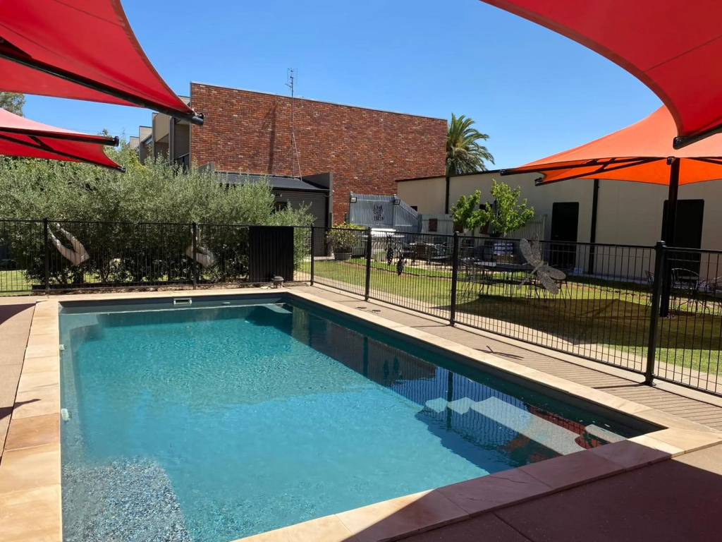 Adelphi Apartments 3 or 3A - Downstairs 2 Bedroom or Upstairs King Studio with Balcony