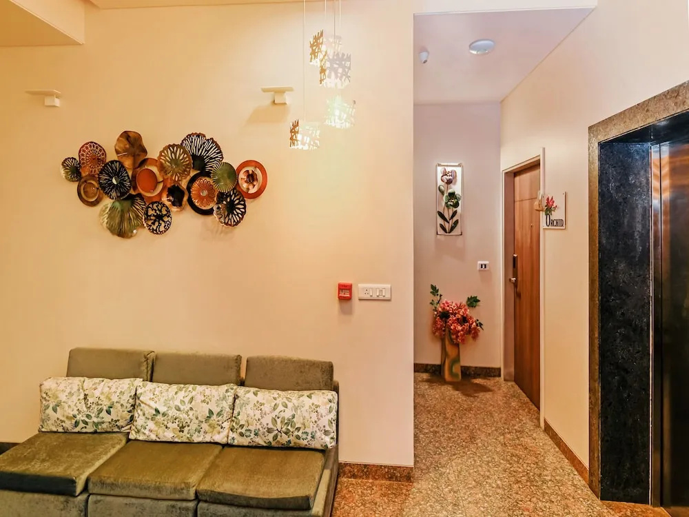 Capital O 17305 Hotel Fleur
