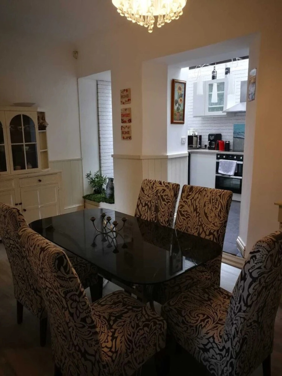 Tranquil Retreat - 3 Bedroom House with hot tub