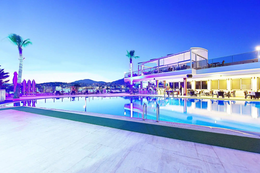 Tropicana Beach